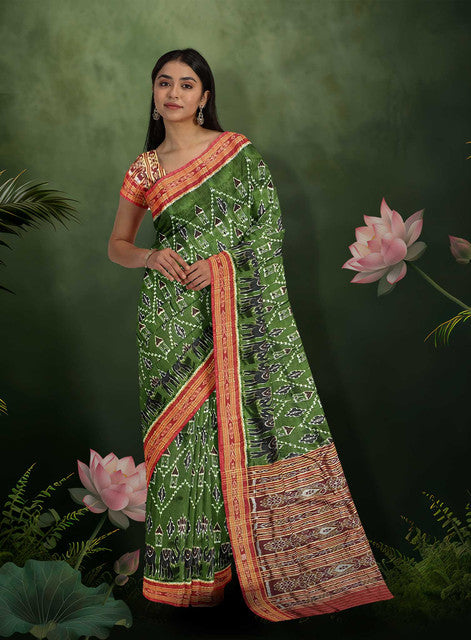 GREEN & RED Khandua Silk Saree – Handwoven Body Bandha with Red Bandha Pallu – Traditional Odisha Saree for Festive & Wedding Wear